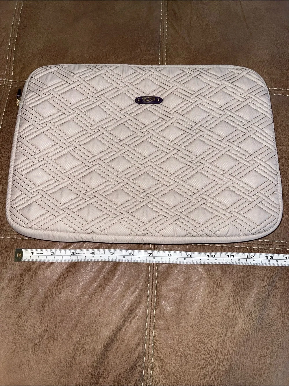 TUMI LAPTOP COMPUTER NOTEBOOK CASE TRAVEL CHAMPAGNE 13” QUILTED SLEEVE